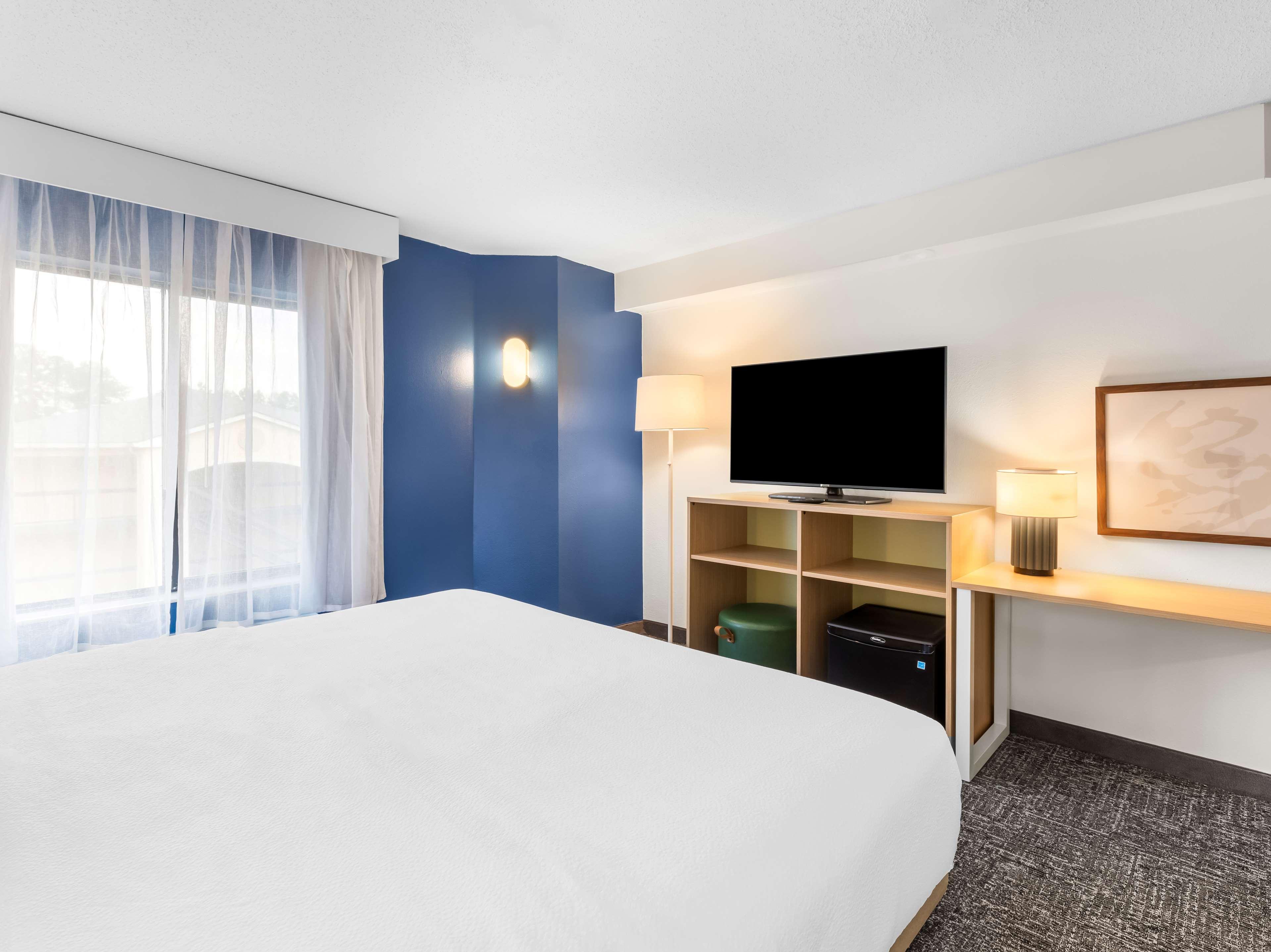 ROOM, KING BED, ACCESSIBLE