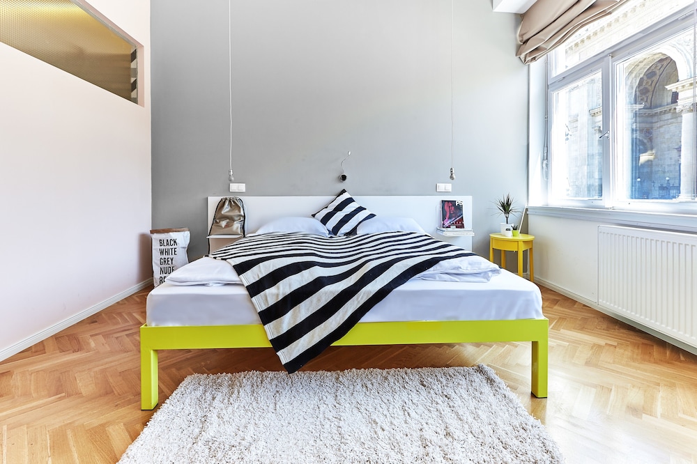 SUPERIOR, DOUBLE BED, BASILICA VIEW