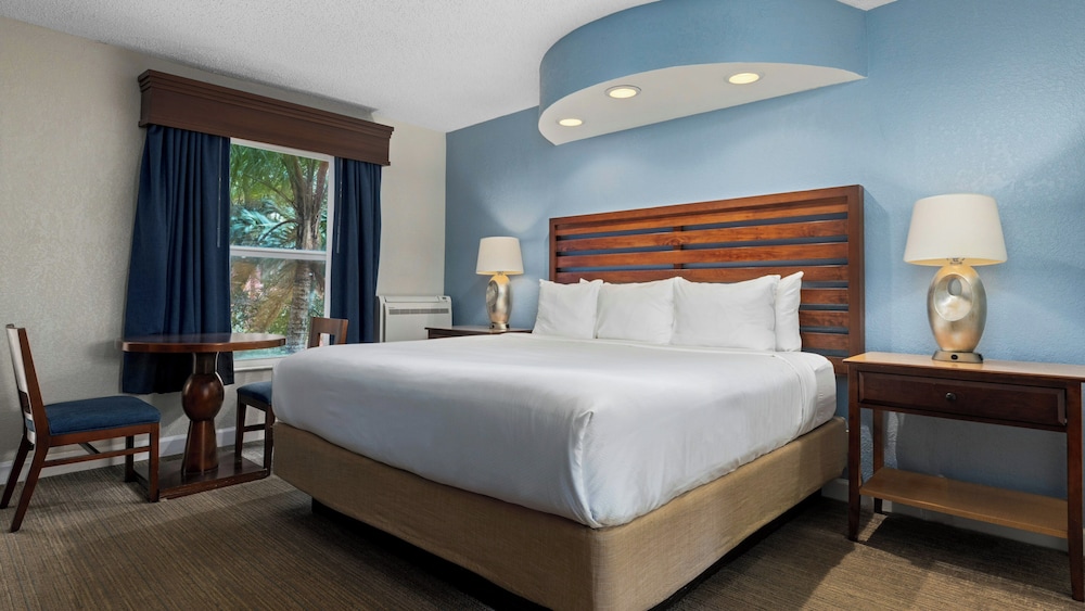 Studio, Queen Bed