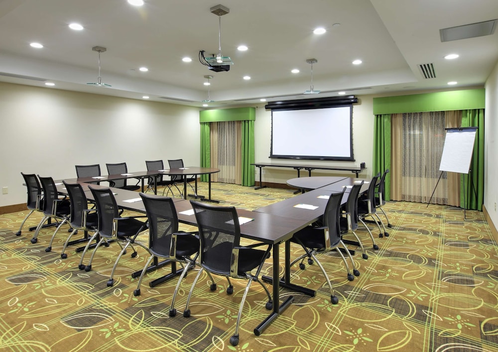 La Quinta Inn Suites By Wyndham Memphis Wolfchase 51/63