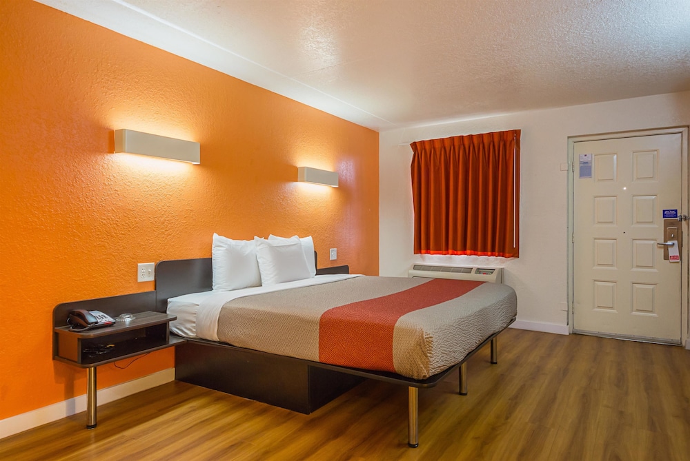 Motel6 Garland, TX - Northeast Dallas 24/43
