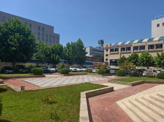 Vienna International Hotel (Beijing Qingyuan Road Metro Station) 31/33