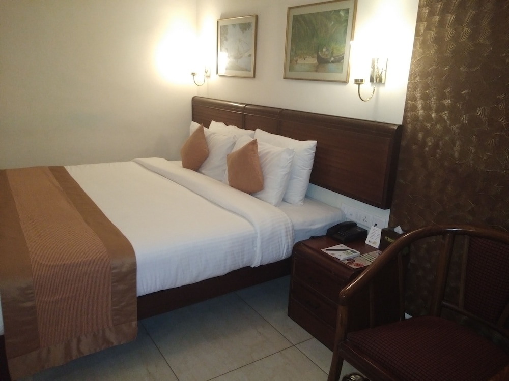 Yuvarani Residency Hotel 11/29