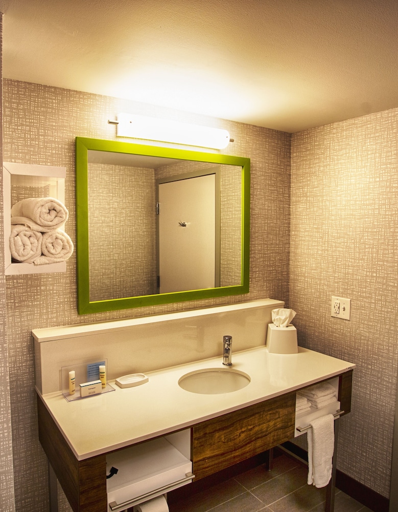 Hampton Inn Utica 8/31
