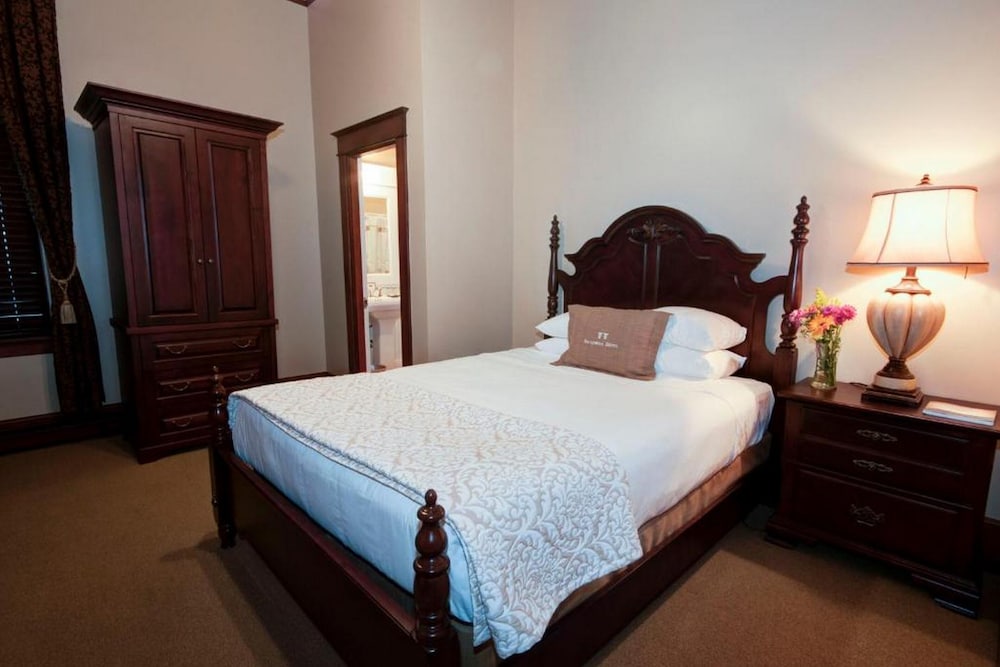 Sacajawea Hotel 12/50