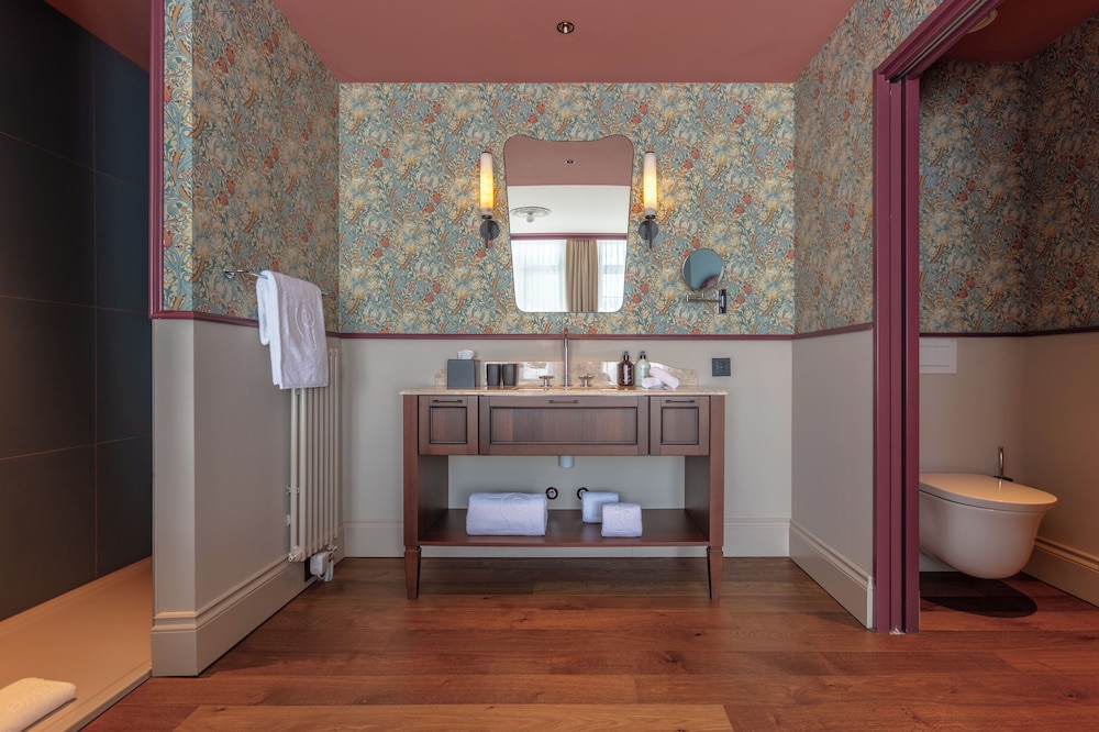 Junior Suite, King Bed, No Balcony, Sofa