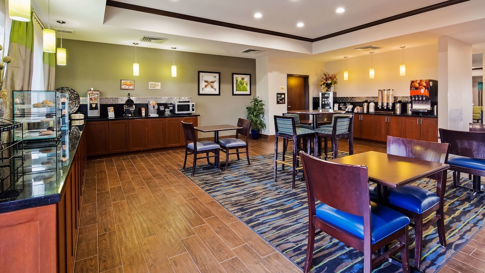 Best Western Plus Denver City Hotel and Suites 25/33