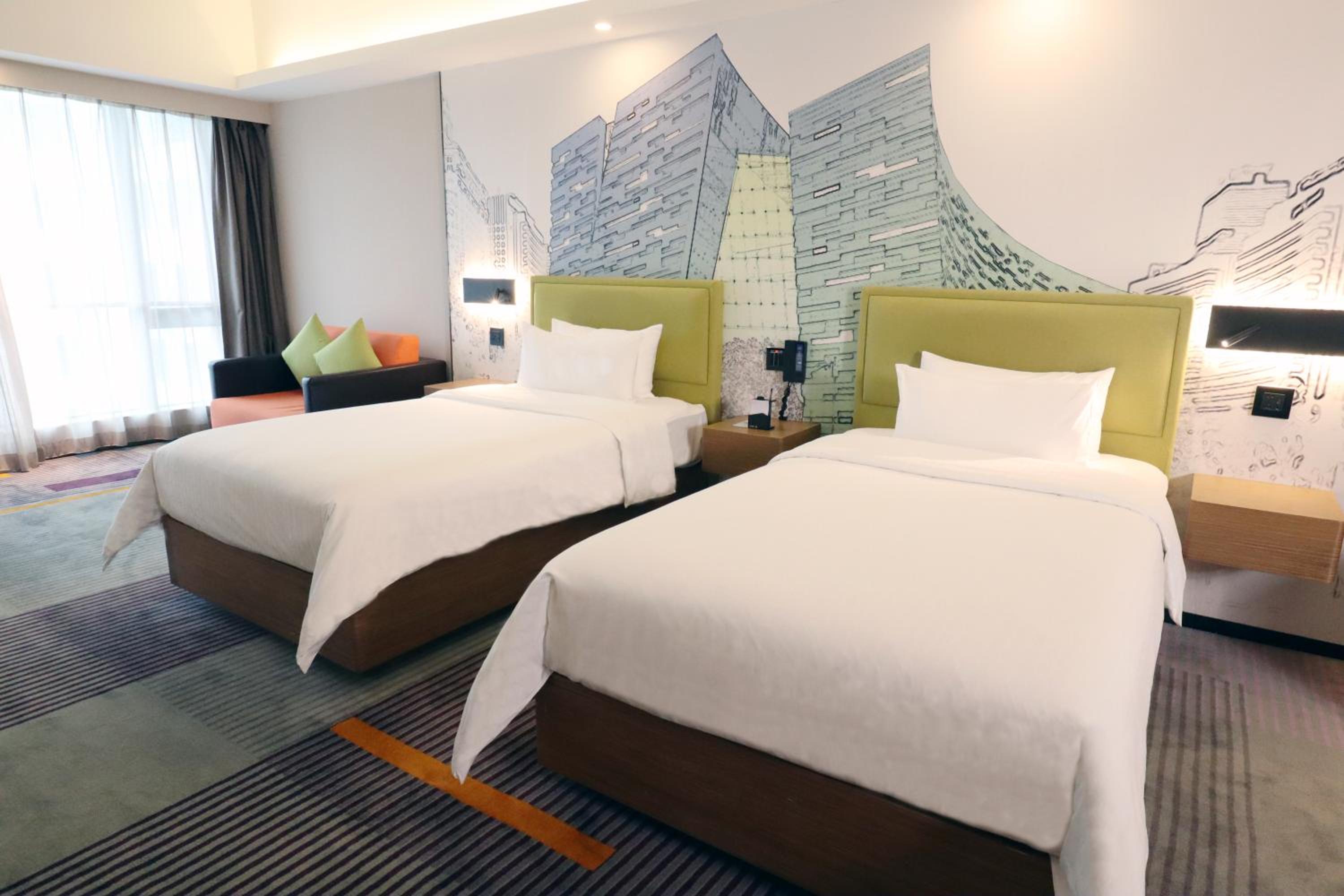DELUXE, TWIN BEDS