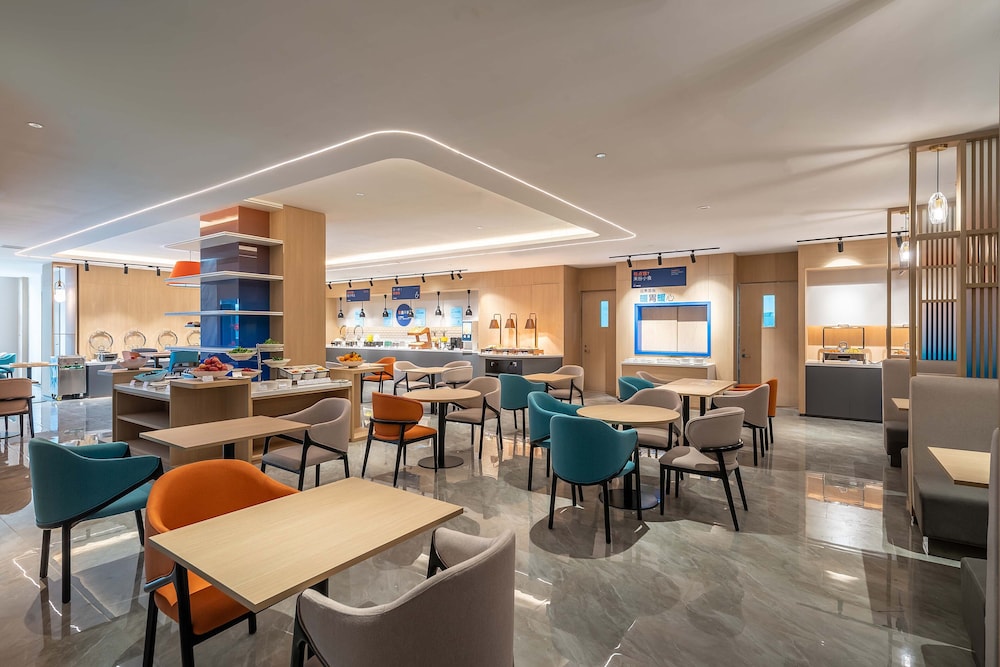 Holiday Inn Express Jinan Airport Zone 41/42