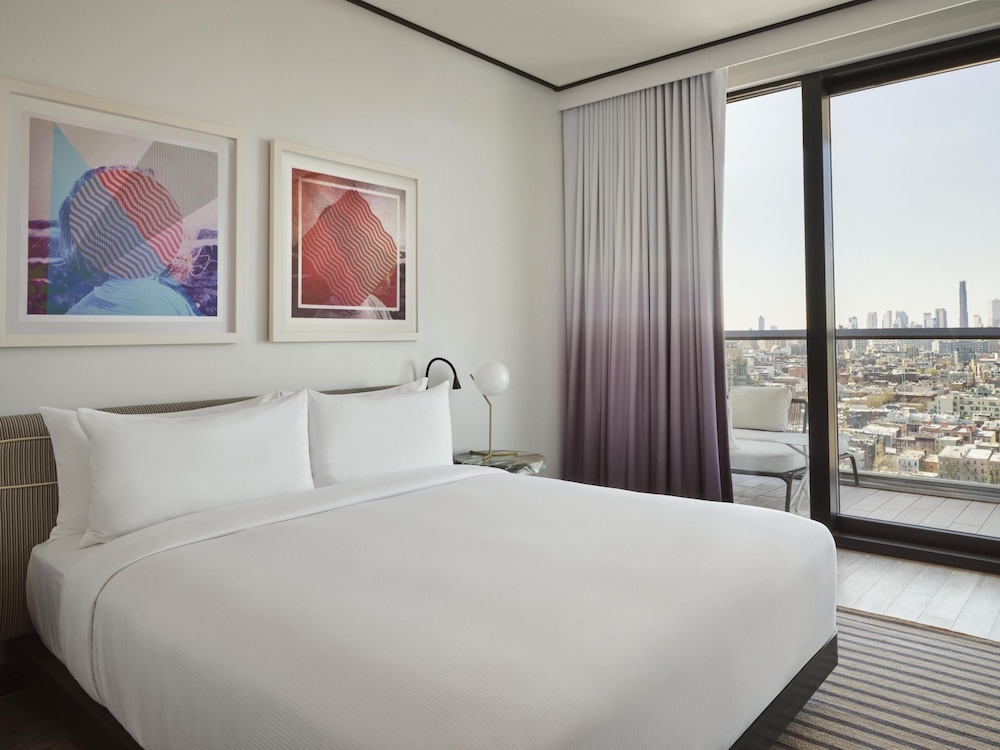 SUITE, KING BED, SOFA, BALCONY, ACCESSIBLE