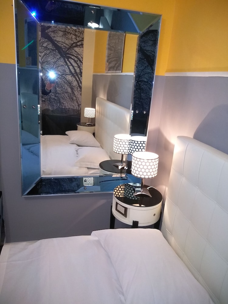 Economy, Queen Bed