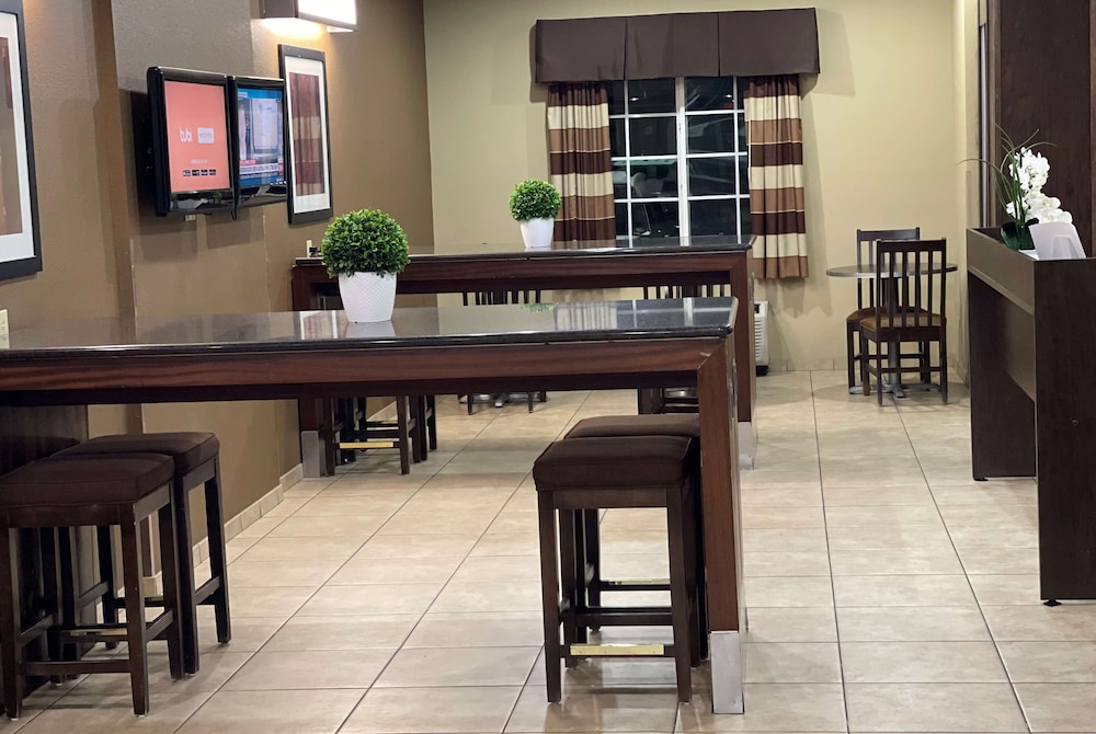 Microtel Inn And Suites By Wyndham Harrisonburg 16/29