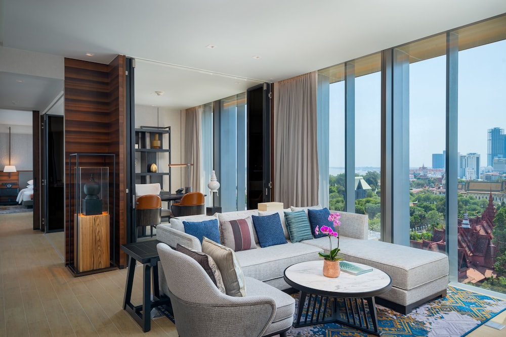 Hyatt Regency Phnom Penh 54/72