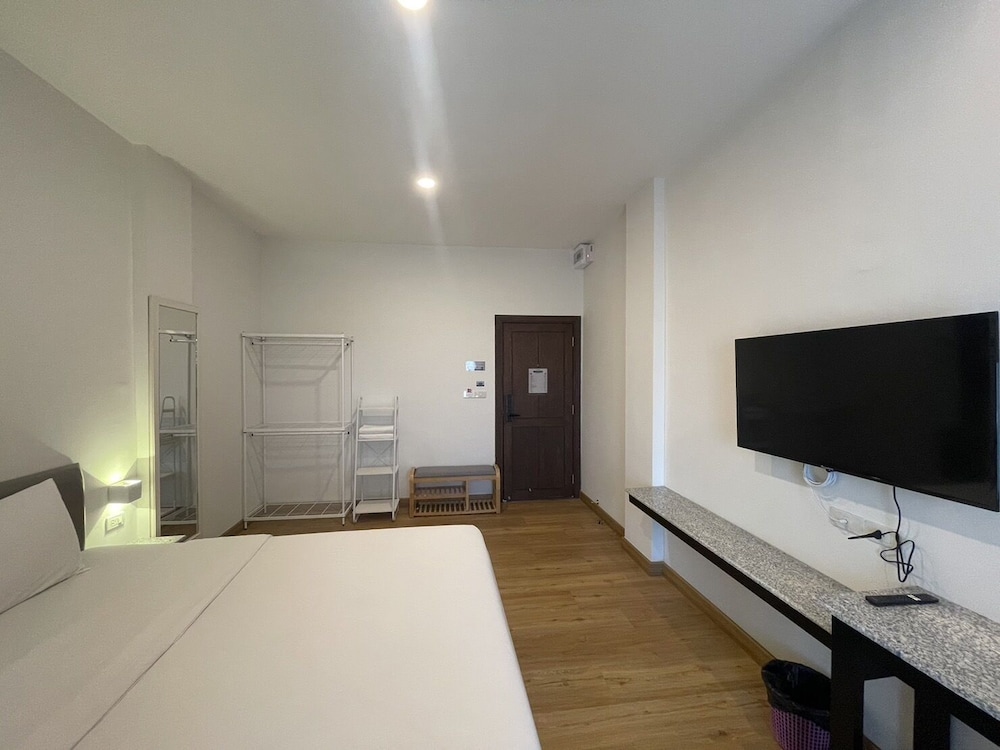 Chonlapruk Lakeside Hotel 32/56