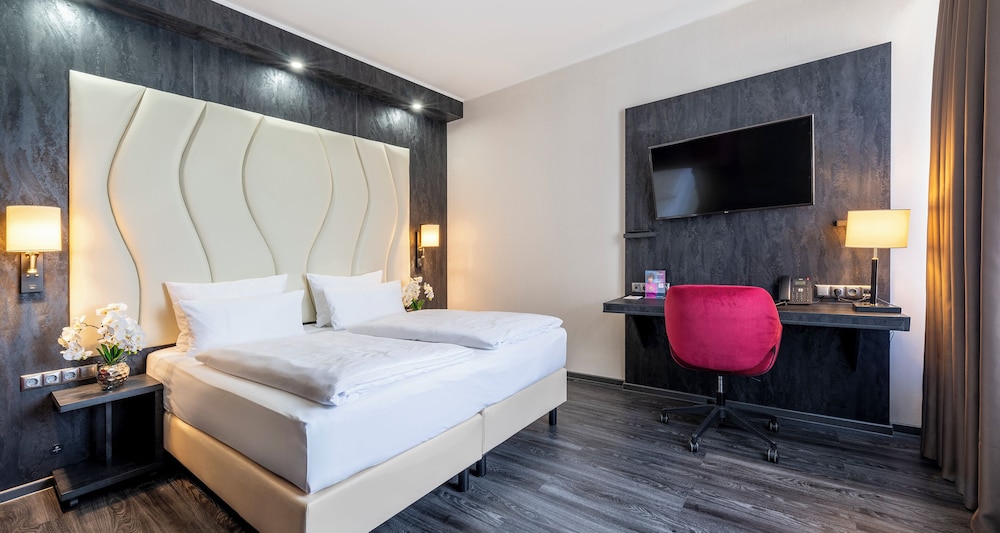 Premium, 2 Double Beds, Lake Side