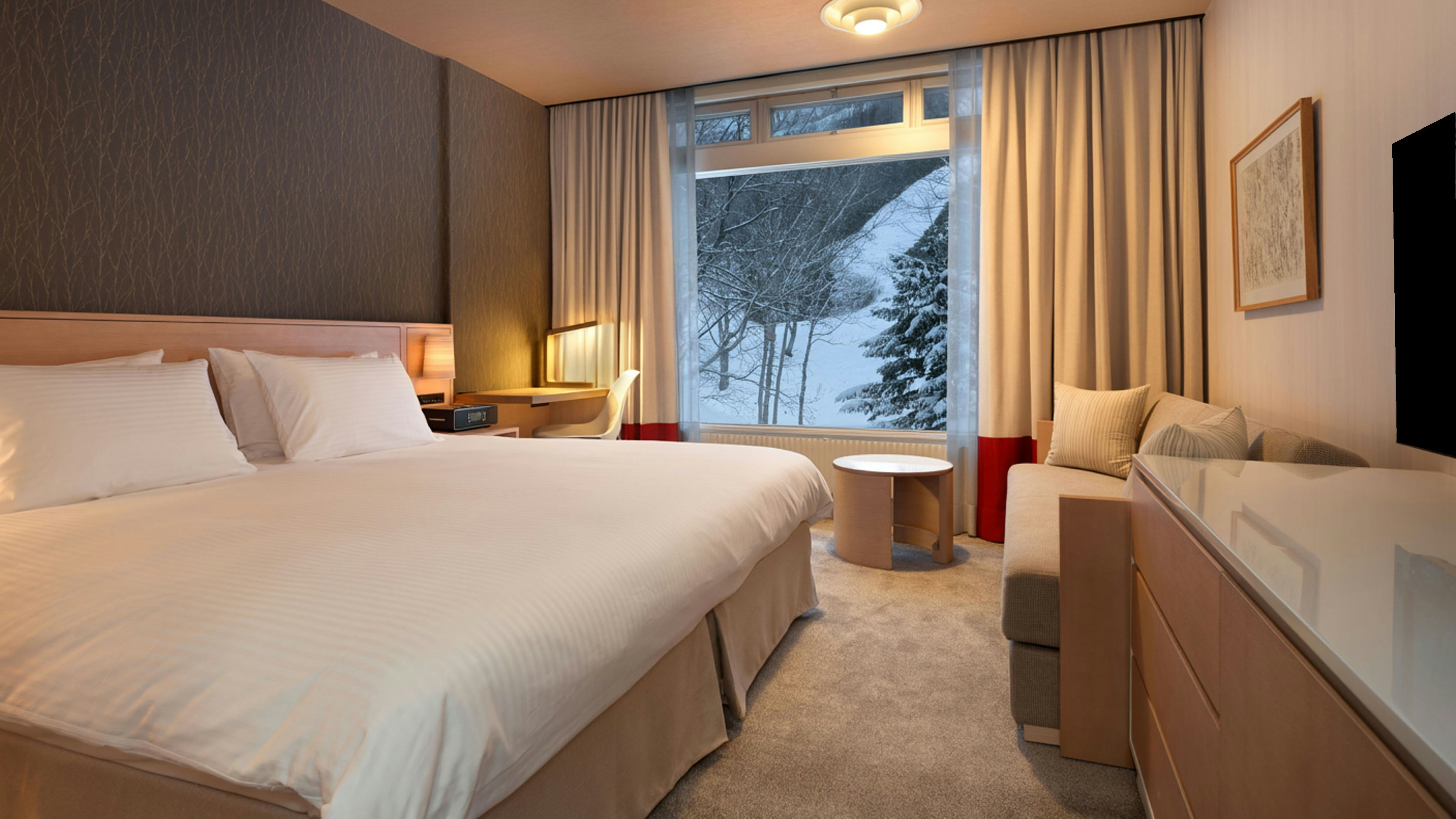 GUEST ROOM, KING BED, NATURE VIEW