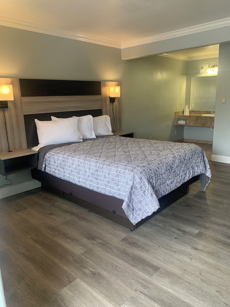 Monterey Oceanside Inn 14/43