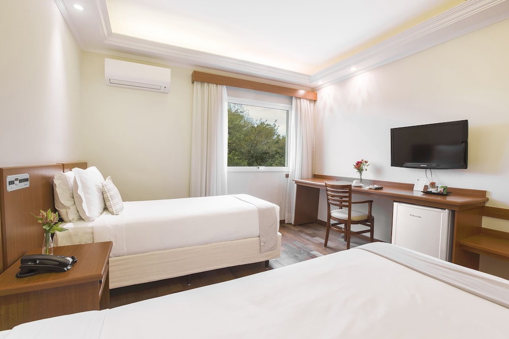 Vinhedo Plaza Hotel 30/75