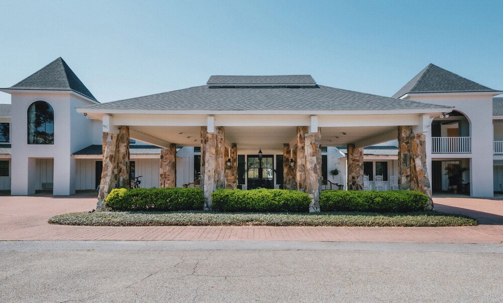 Gulf Hills Hotel and Retreat on the Water 4/52