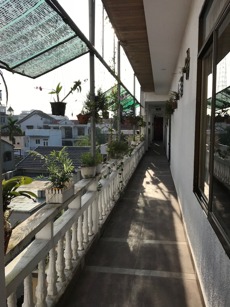 Sunny A Hotel 66/69