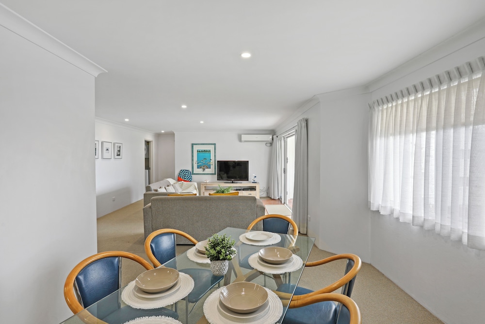 Le Beach Apartments 52/73