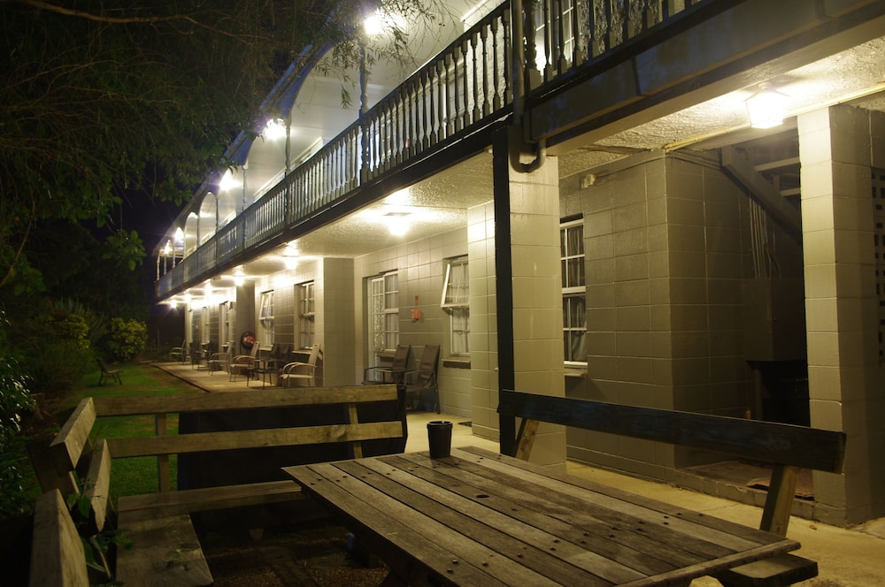 Tudor Motor Lodge 31/47