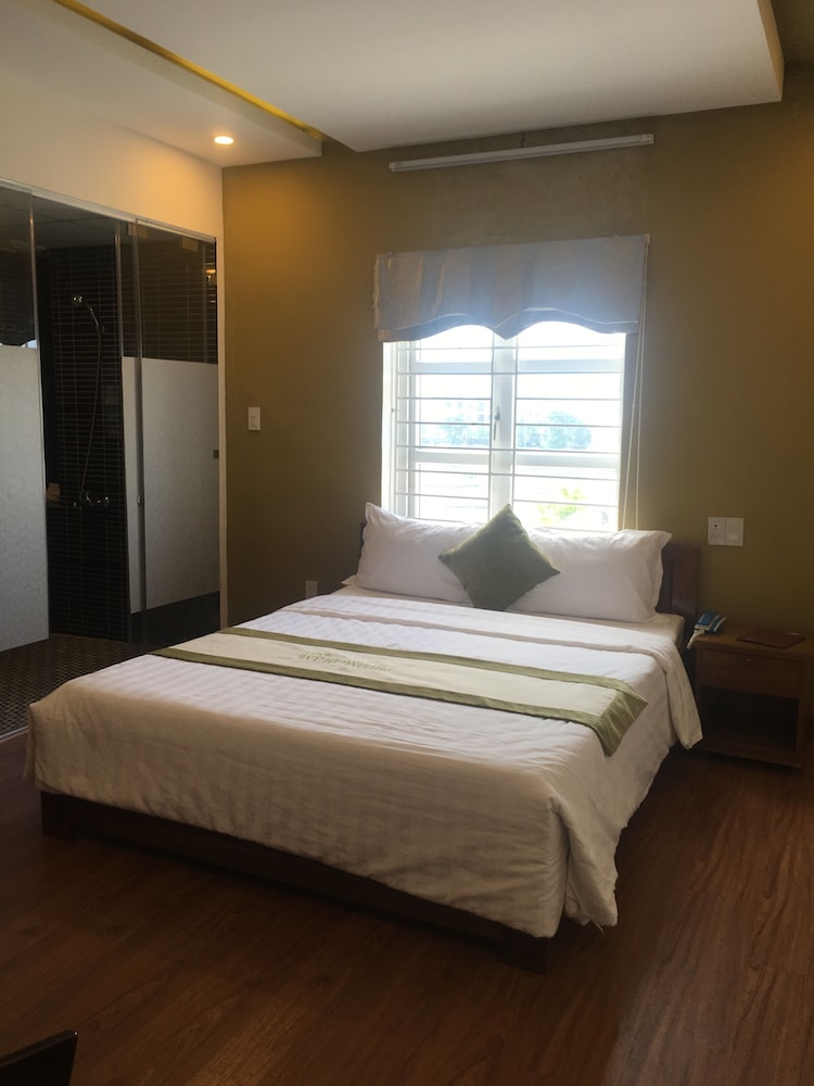 Phuong Quang Hotel 8/19