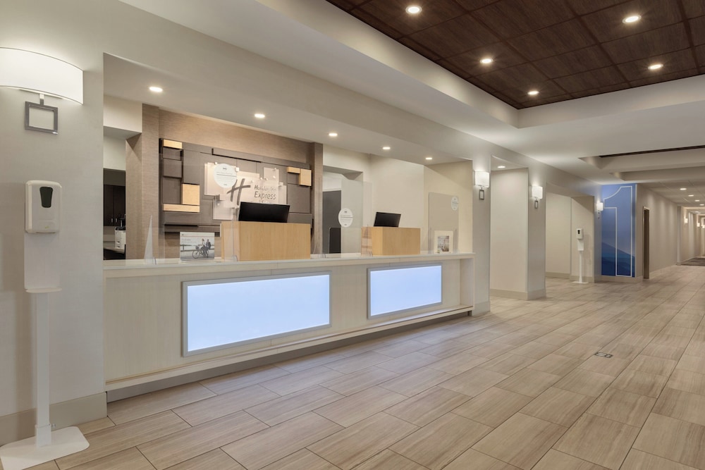 Holiday Inn Express Hotel Suites Opelika Auburn 7/71