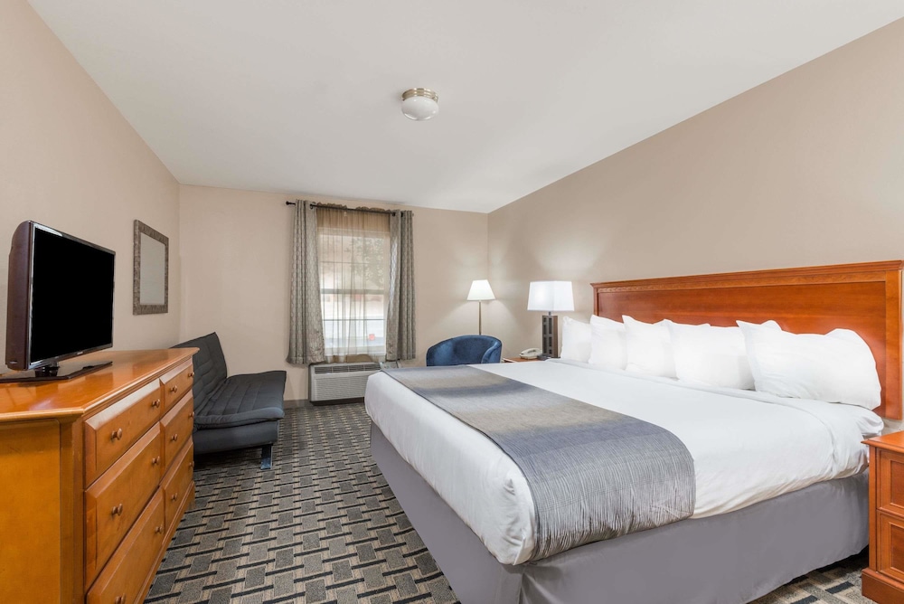 Days Inn & Suites by Wyndham Sellersburg 13/32
