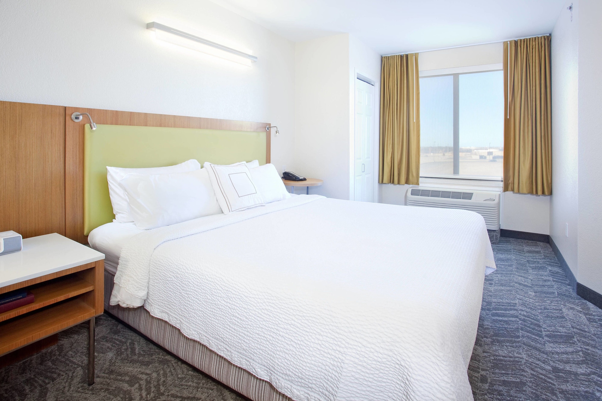 SUITE, KING BED, SOFA