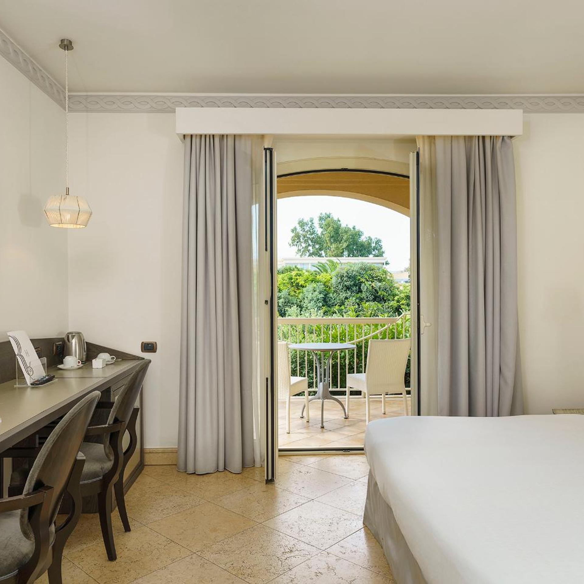 Deluxe, Double or Twin Bed, Terrace 3/8