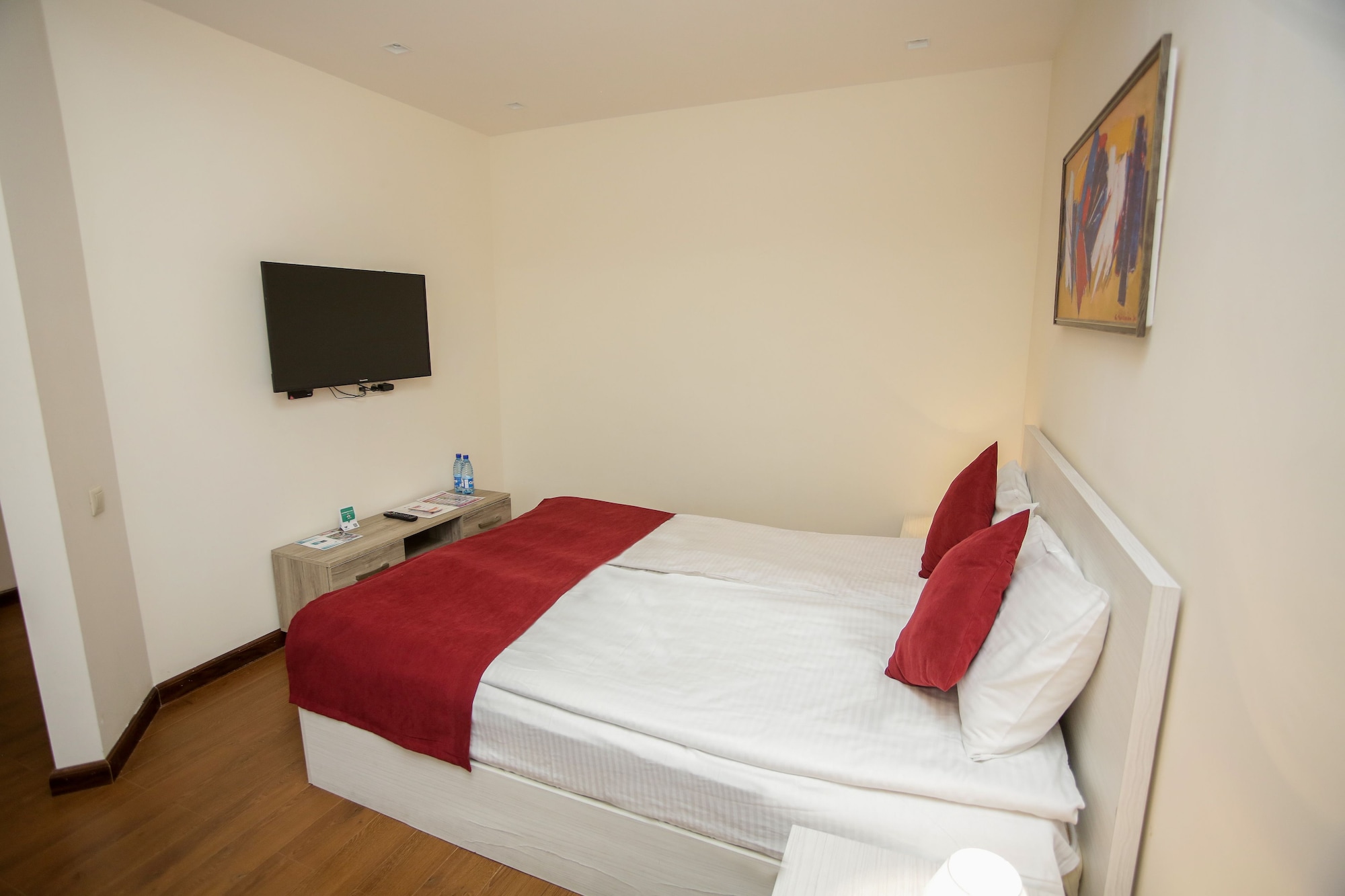 1 BEDROOM, STUDIO