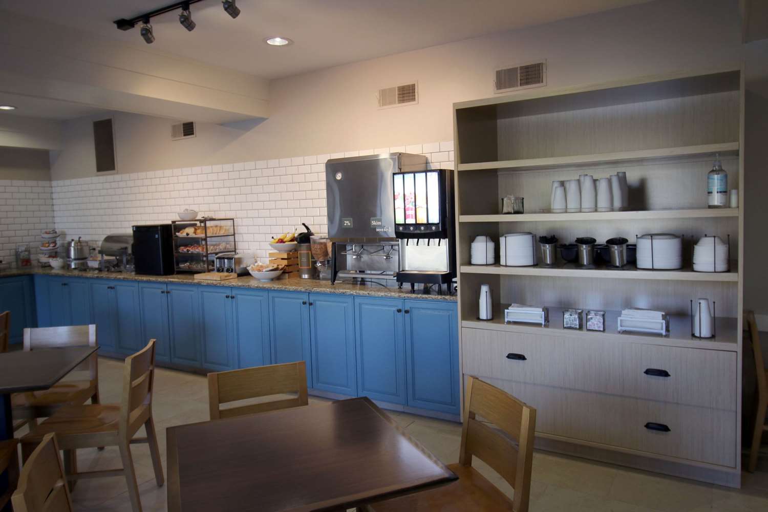 Country Inn and Suites by Radisson Council Bluffs IA 23/30