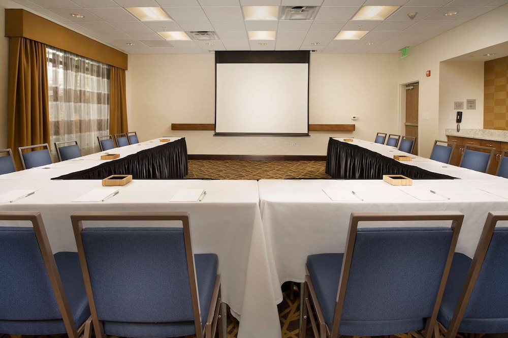 Hampton Inn Suites Baltimore Woodlawn 29/34