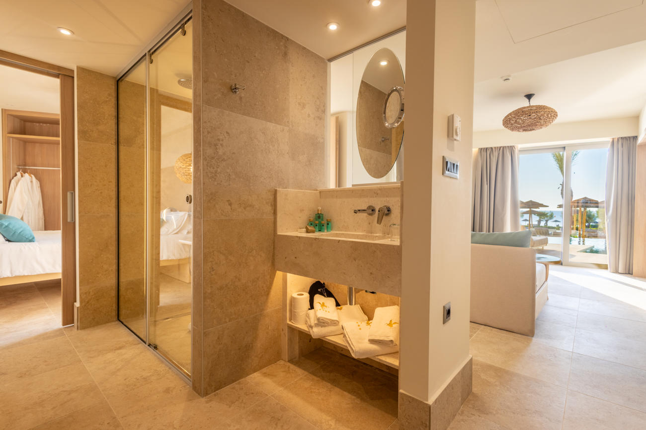 Pegasos Deluxe Beach Hotel 111/113