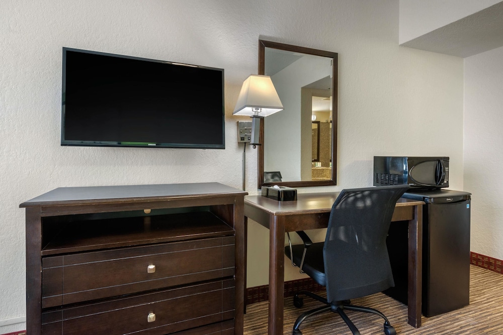 Quality Inn Daytona Beach Oceanfront 28/30