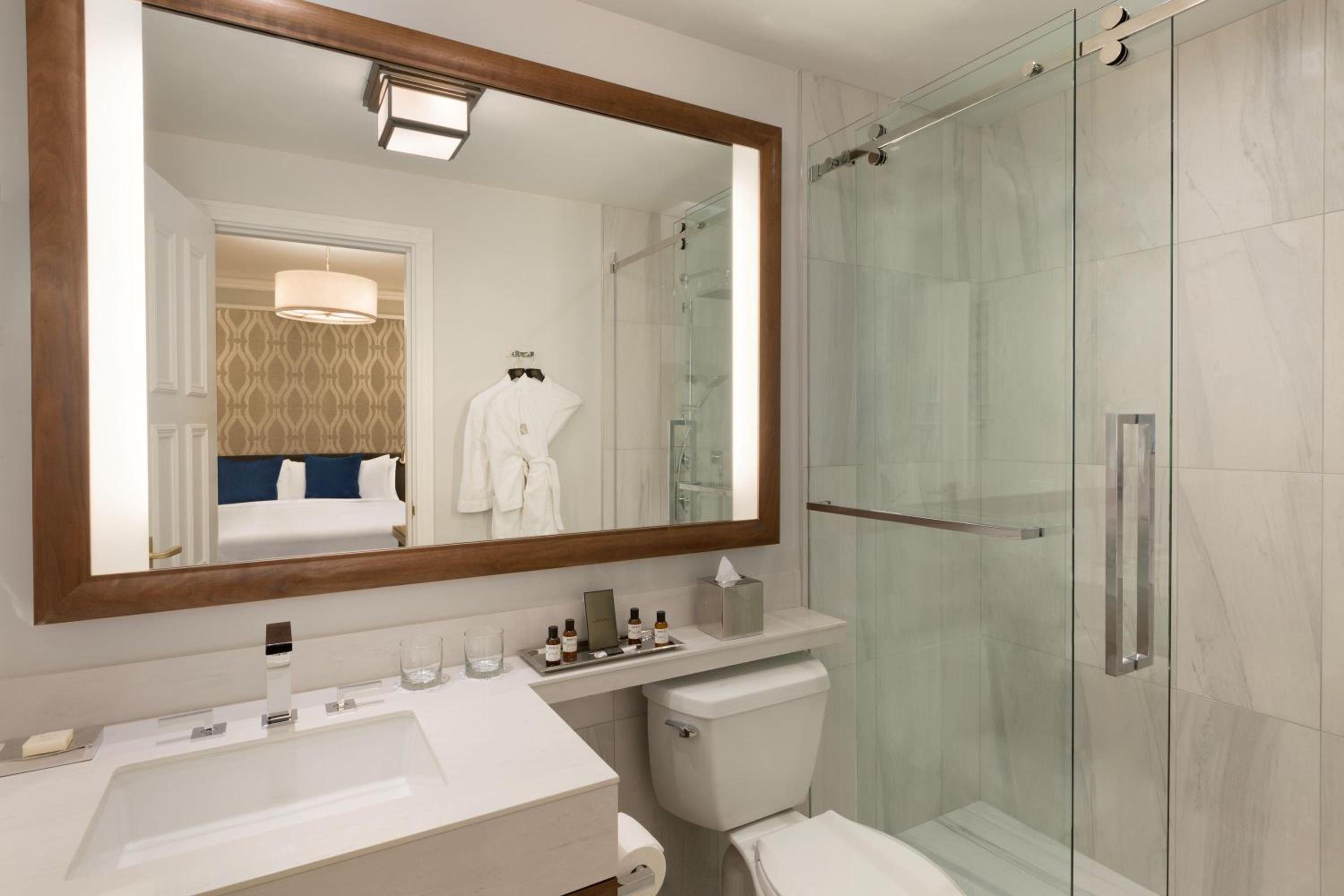 Fairmont, King Bed, Queen Bed, City View، Fairmont Empress Hotel 4/5