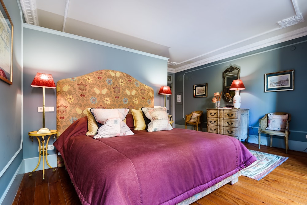 Suite, Double Bed, Garden View, Corner