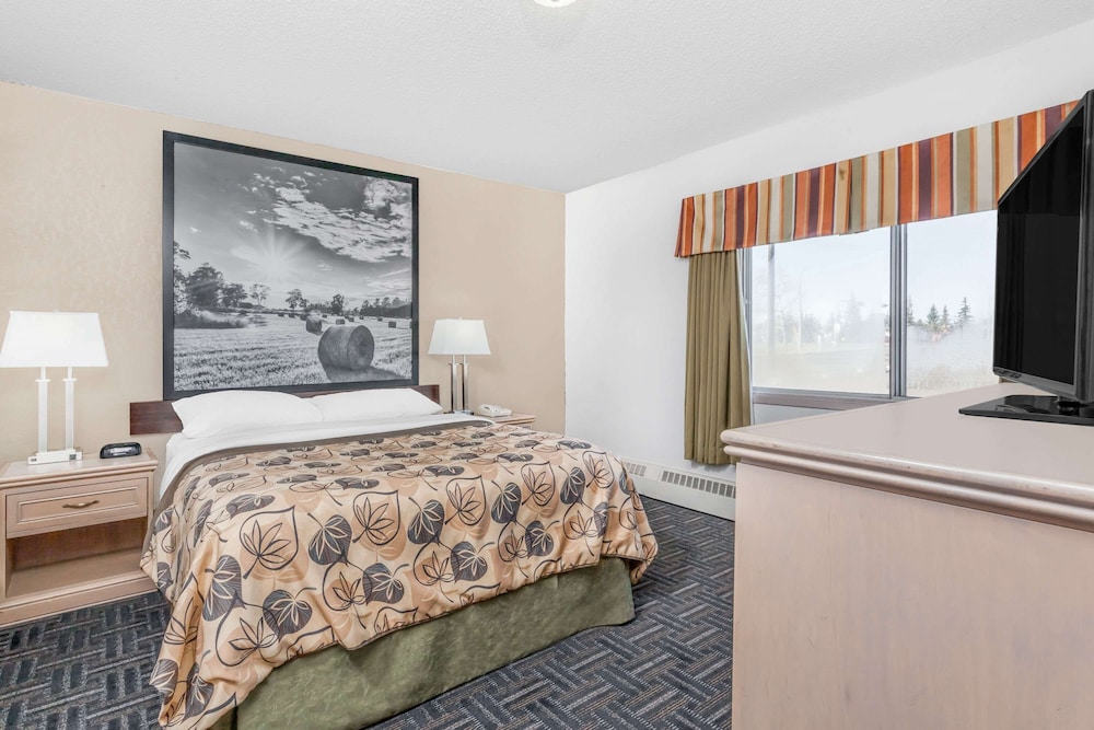 Super 8 By Wyndham Stettler 5/26