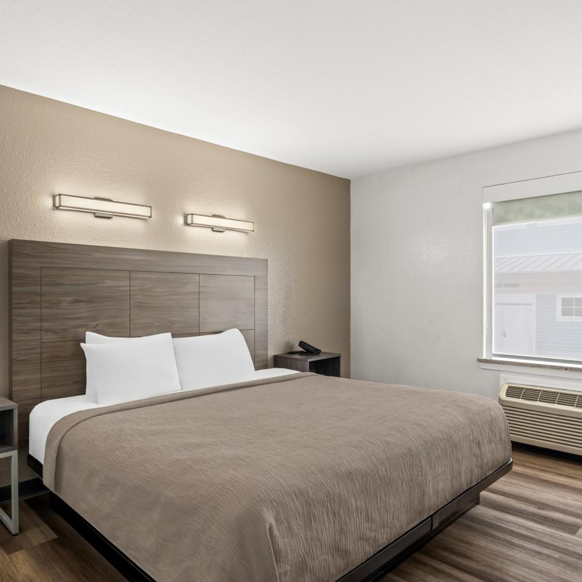 جناح كبير بسرير كينج، Quality Inn & Suites Biloxi - Ocean Springs 2/7