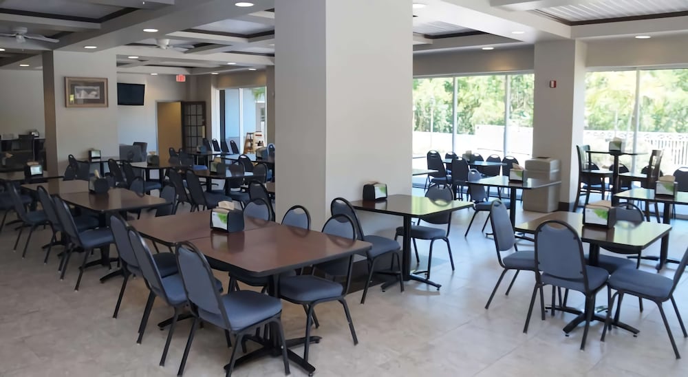 Best Western Naples Plaza Hotel 26/36