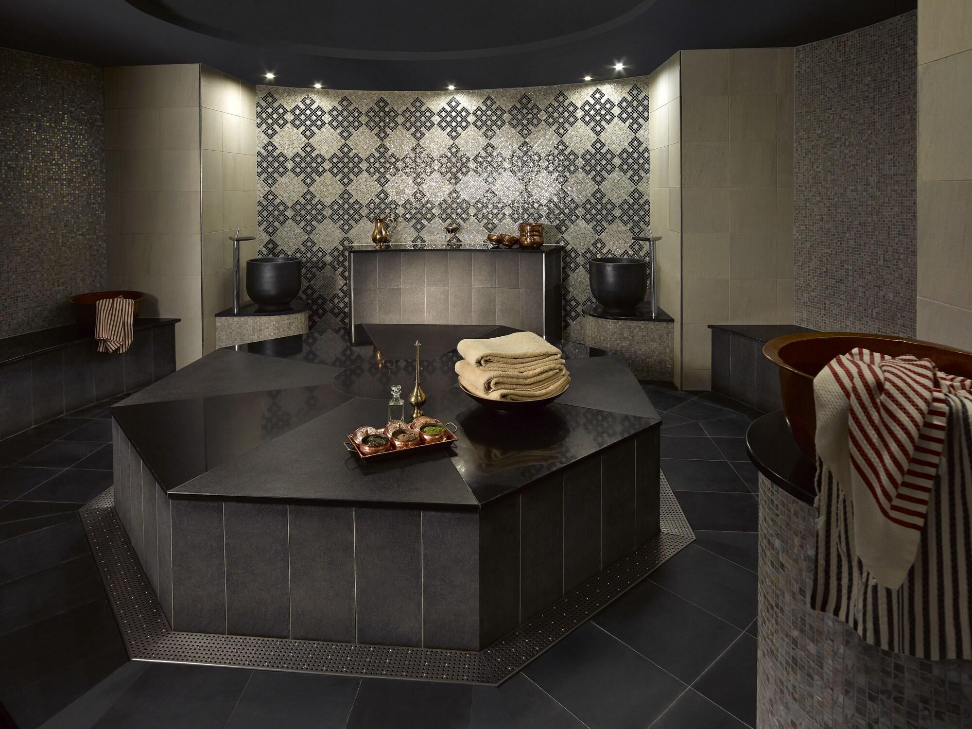 Shangri-La Residences Qaryat Al Beri 5/40