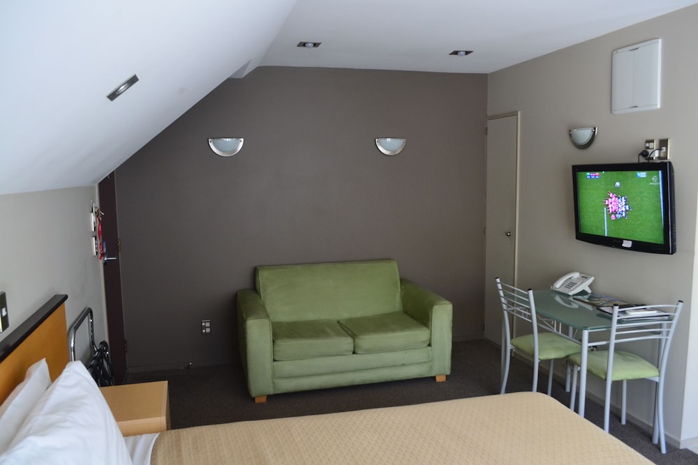 Athena Motel & Apartments 30/48
