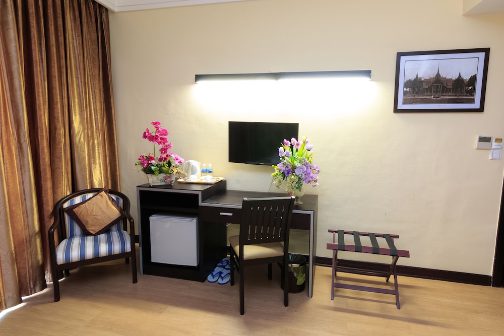Paradise Hotel 25/32