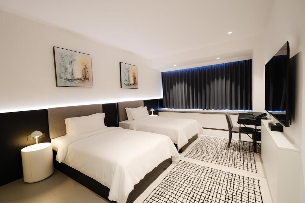 One Riviera Hotel and Residences 33/68