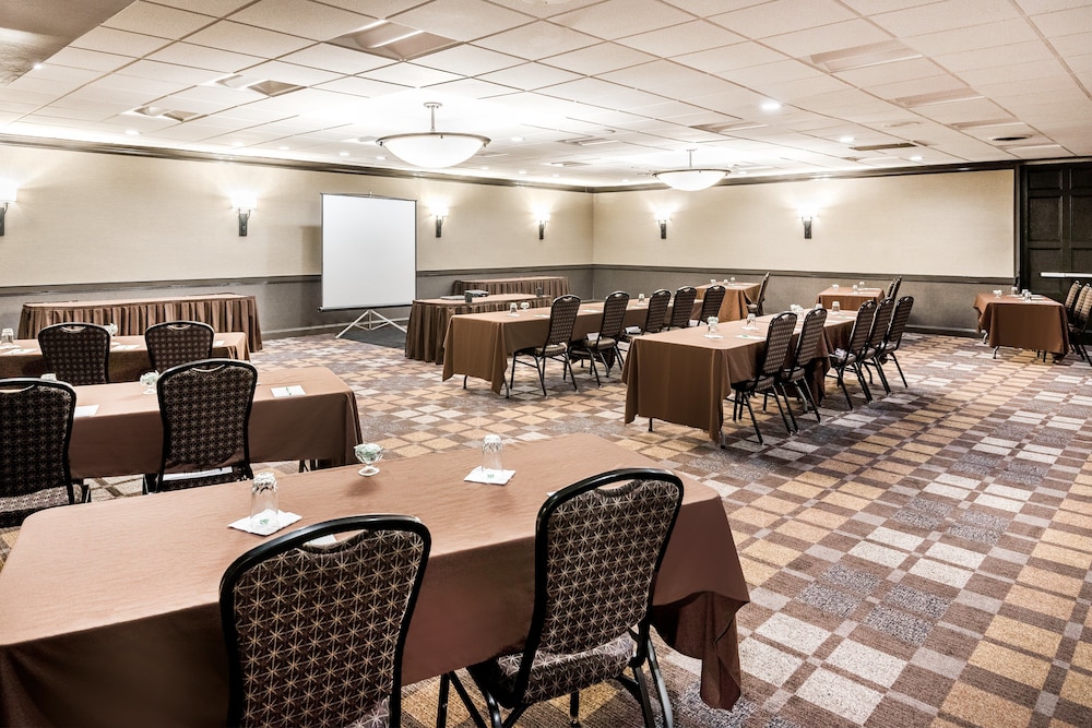 Holiday Inn Johnstown-Gloversville 49/66
