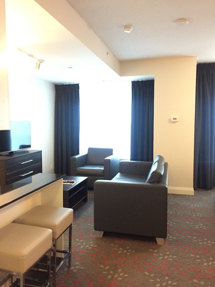 Liberty Suites Hotel 44/63