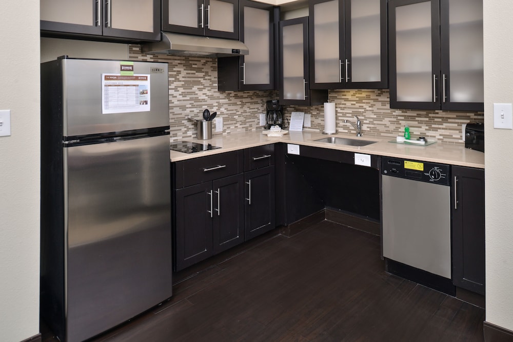 STAYBRIDGE SUITES ROCHESTER COMMERCE DR NW 8/56
