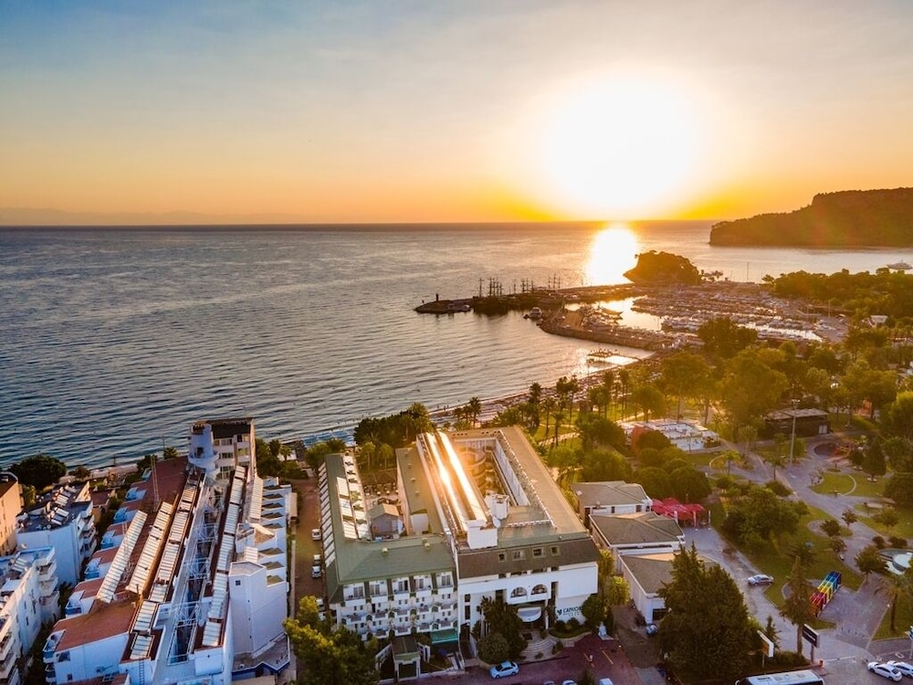 Lancora Beach Hotel 40/50