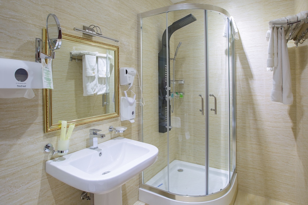 DIAMOND HOUSE HOTEL 40/42